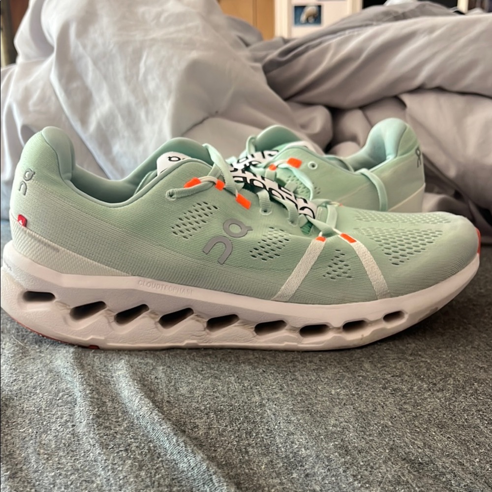 On Cloud Green Athletic Shoes with Cushioned Midsole